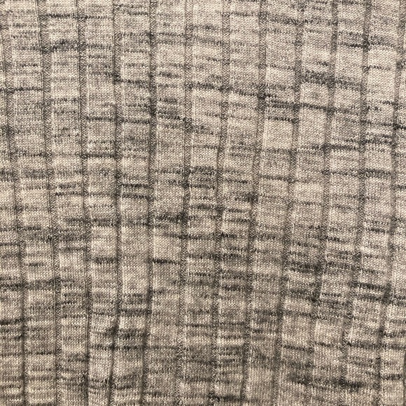 Cute gray Banana Republic sweater! - Picture 6 of 8